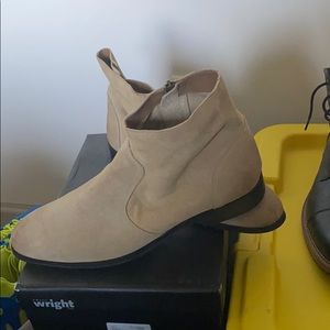 Chelsea boots